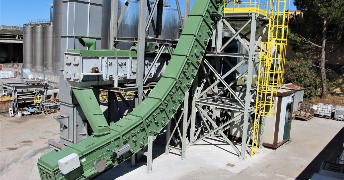 Bucket conveyor for hot clinker transport at steep inclines Magaldi