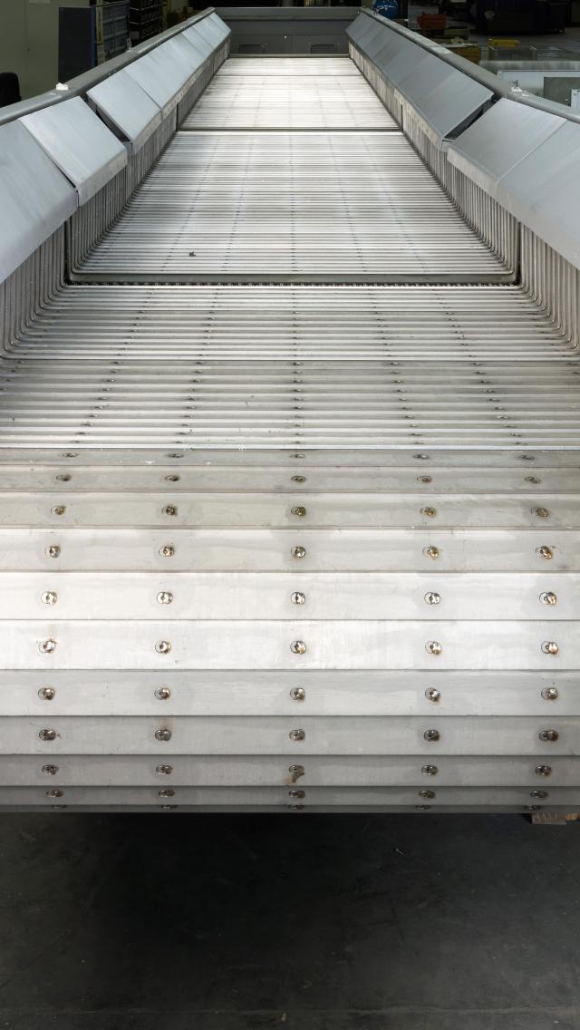 Metal conveyor belting outlet