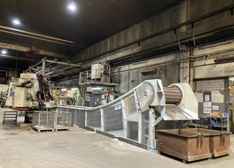Next-Level Foundry Solutions: Magaldi Superbelt® conveyor for casting degating and sorting at Bosch Rexroth